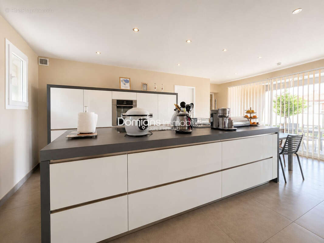 Maison 212 m² à Saint-Jean-Lasseille  - photo 8