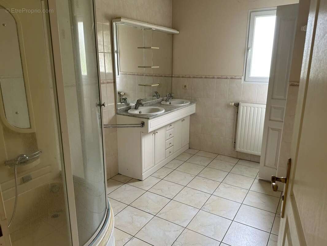 Maison à LA FERRIERE-AIROUX