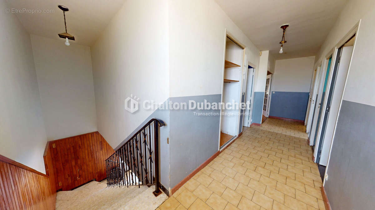 CHARLIEU - Maison  de 149 m² habitables - photo 4
