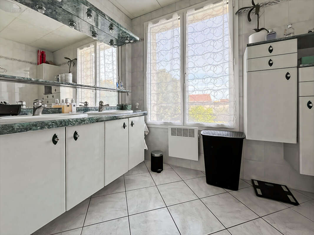 Maison à SAULX-LES-CHARTREUX