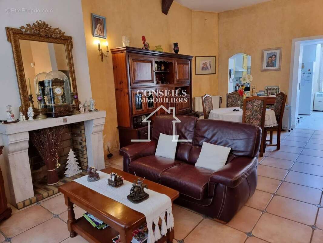 Maison à VILLENEUVE-SUR-YONNE