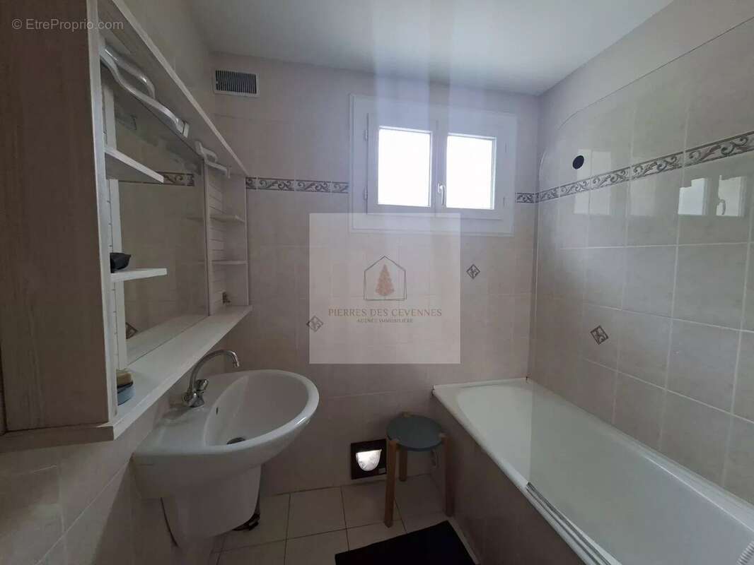 Maison à LE COLLET-DE-DEZE