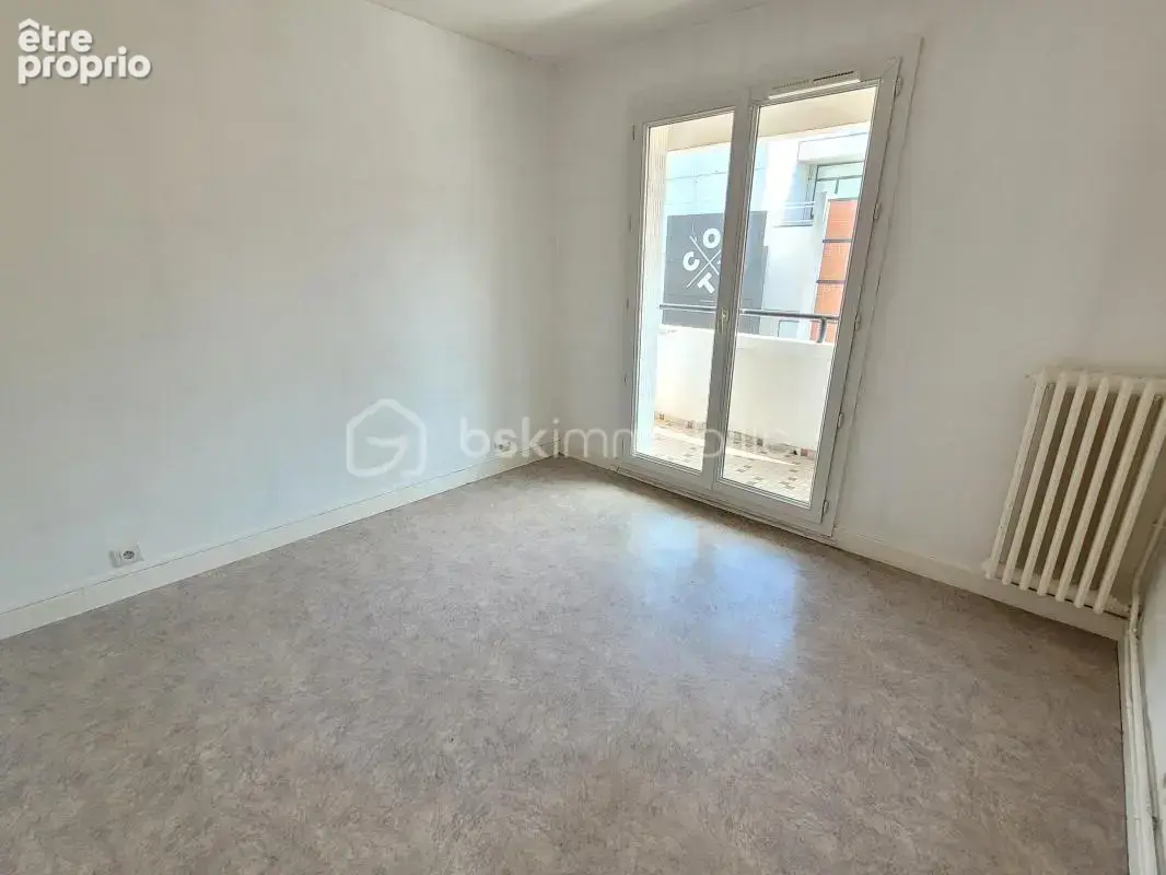 Appartement F3, 2 chambres, loggia, cave - photo 9
