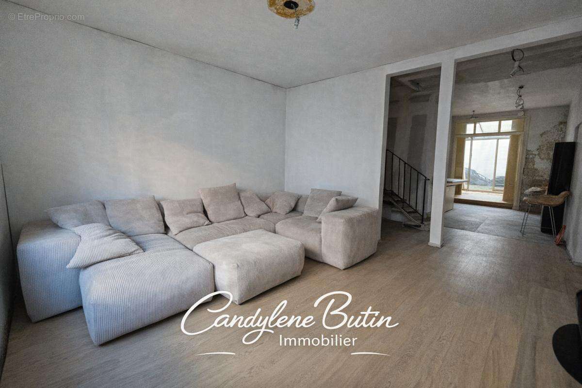 Beaux volumes et fort potentiel ,maison de caractère en coeur de village - photo 3