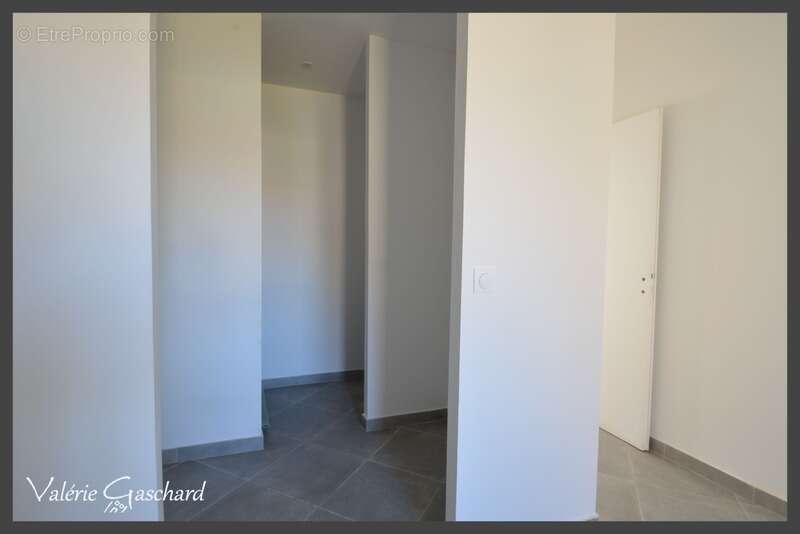 Maison à SAINT-MEDARD-DE-GUIZIERES