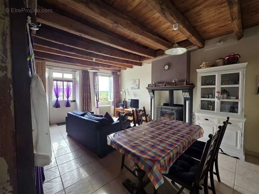 Maison à DOMPIERRE-LES-EGLISES