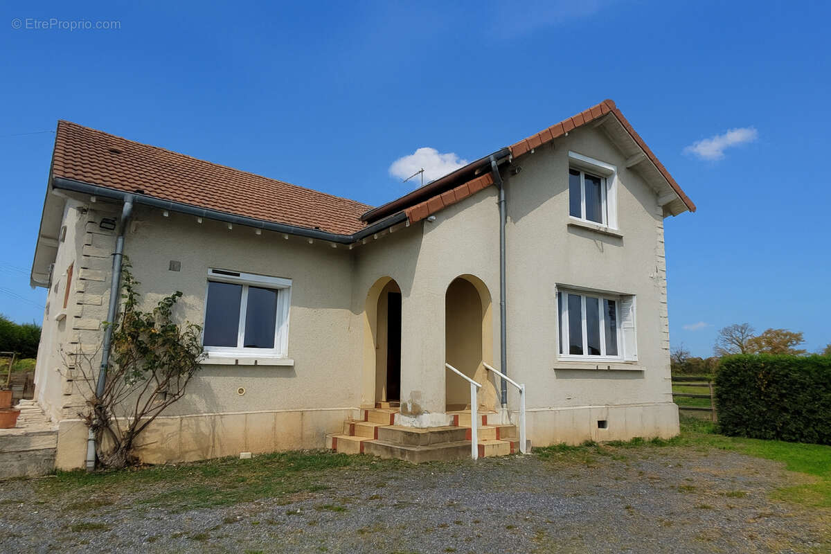 Maison à SALIGNY-SUR-ROUDON