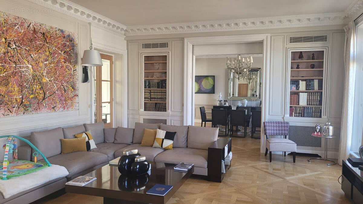 Appartement à NEUILLY-SUR-SEINE