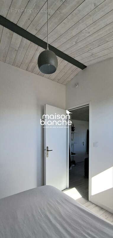 ETAGE - Appartement à PUILBOREAU