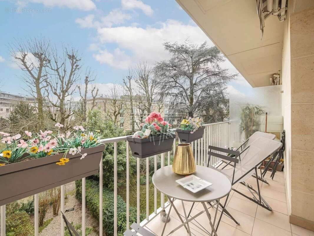 Appartement à NEUILLY-SUR-SEINE