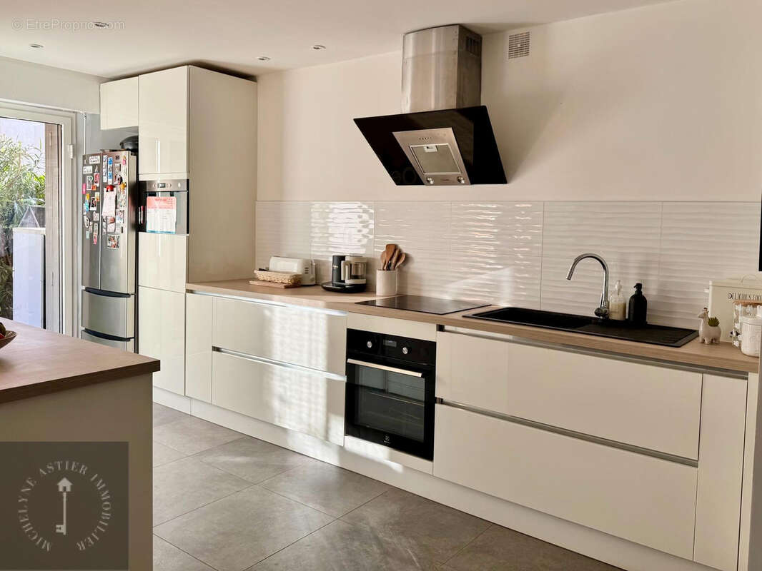Appartement à SAINT-LAURENT-DU-VAR