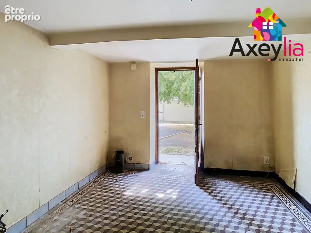 A vendre-panissieres - maison de village a renover avec jardin - photo 2