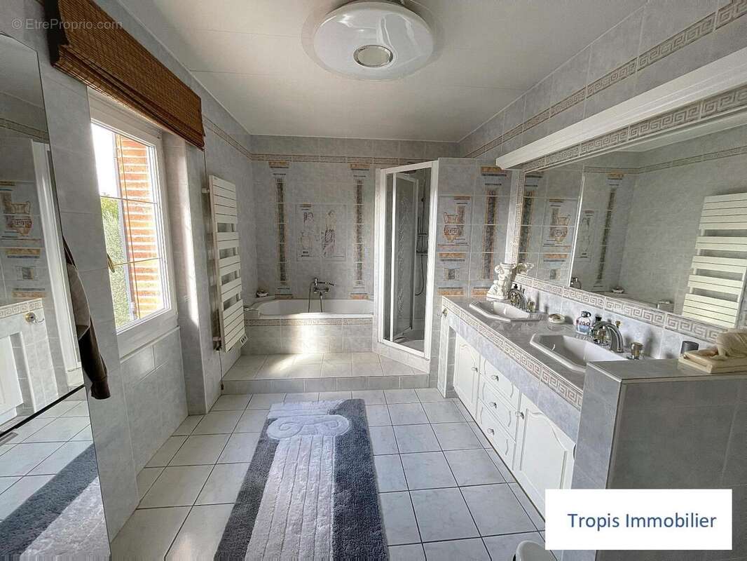   - Maison à SAINT-LEON