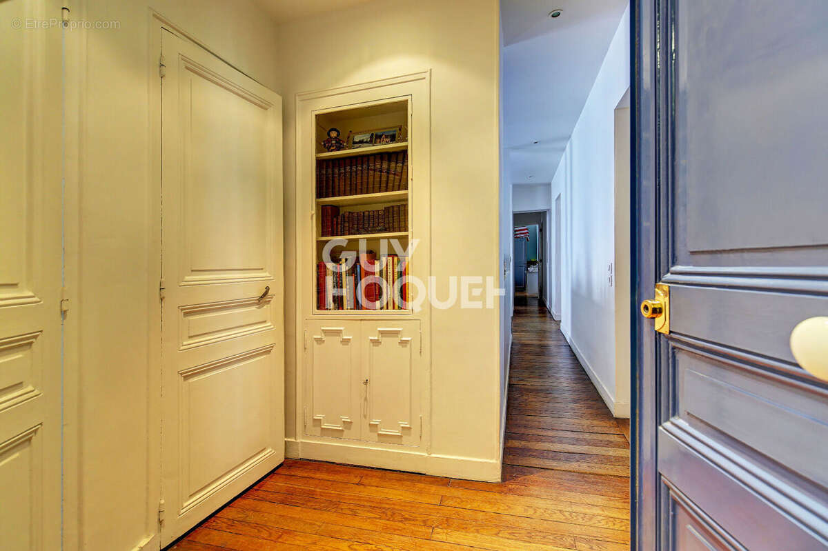 Appartement à PARIS-16E