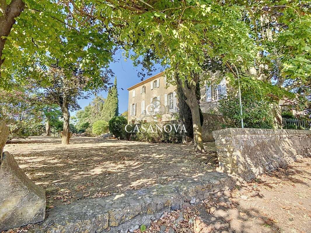 Entre MONTPELLIER & BEZIERS: Le charme de l'ancien et l'histoire d'une Maison de Maître datant de 1779. Habitation de 450 m² sur - photo 3