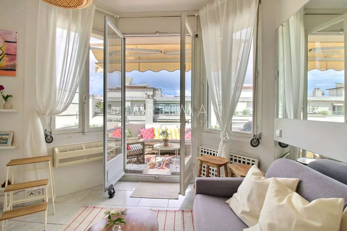 Studio lumineux avec grande terrasse – Nice Carré d'Or - photo 4