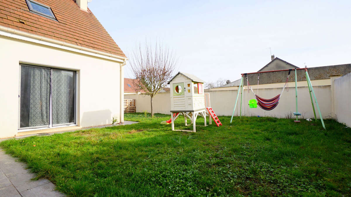 Maison à MEZIERES-SUR-SEINE