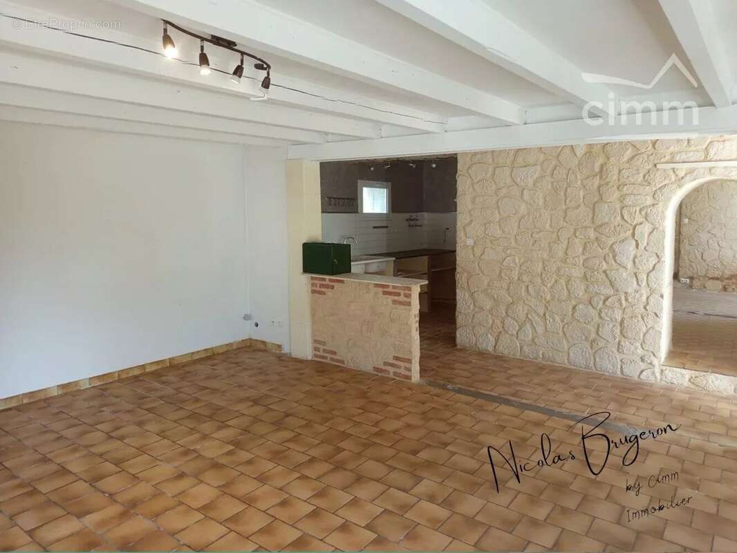 En exclusivité – deux maisons, revenu locatif immédiat et 1 505 m² de terrain - photo 11