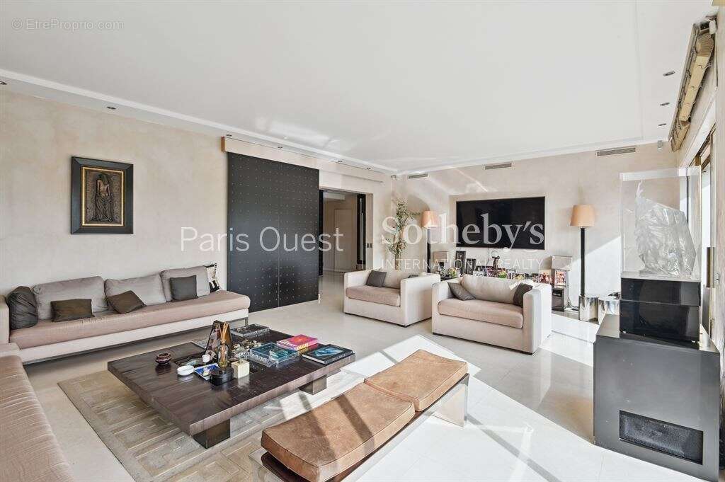 Appartement à NEUILLY-SUR-SEINE