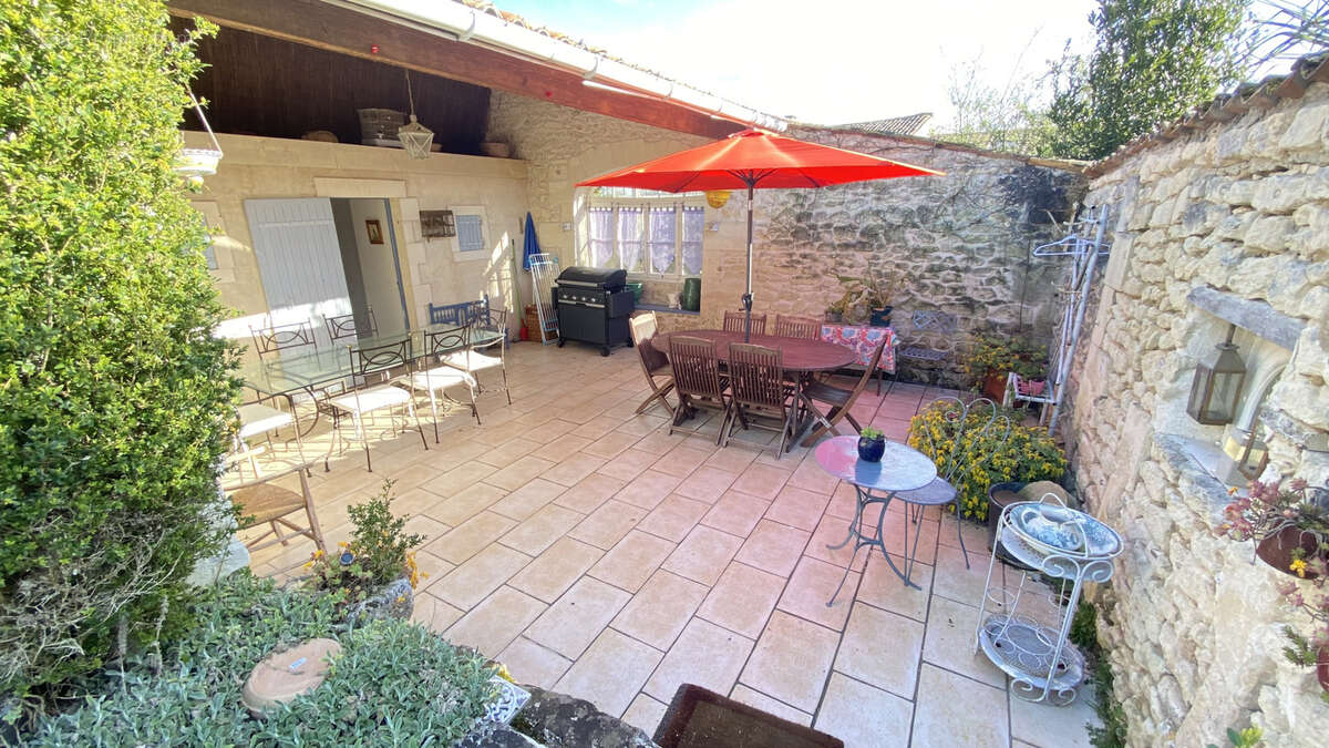 Maison à BOUTENAC-TOUVENT