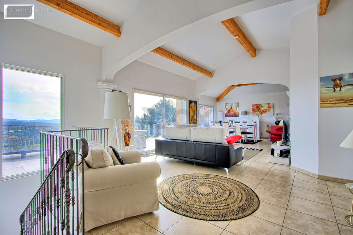 Maison à SOLLIES-VILLE