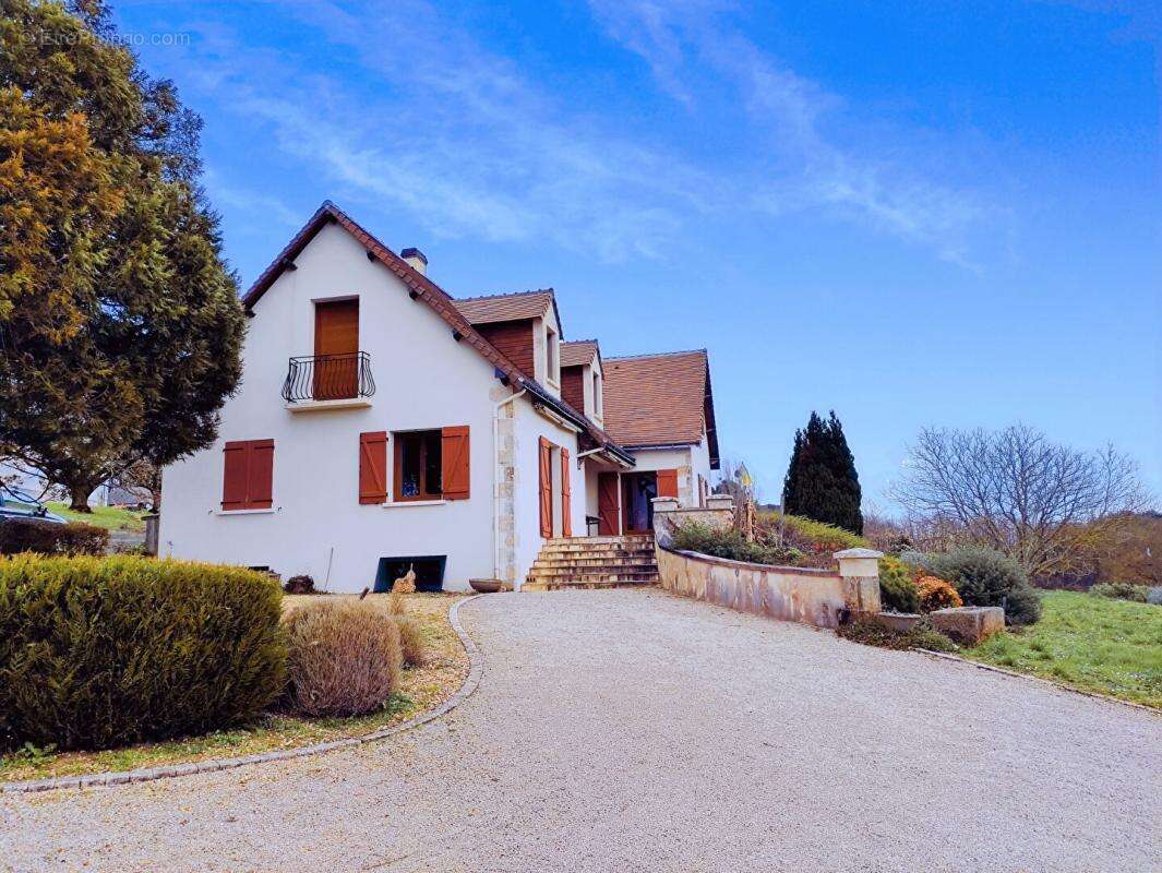 Maison Chambon 8 pièce(s) 160 m2 - photo 4