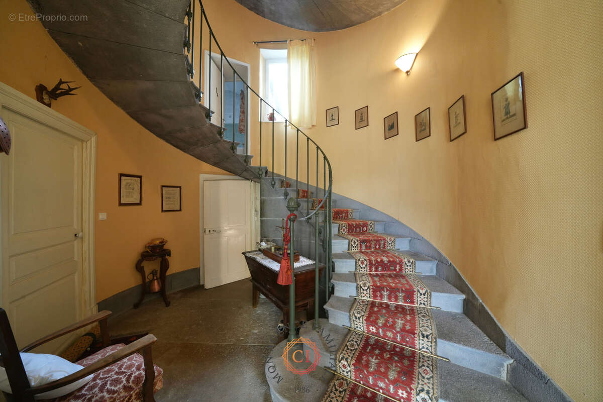 Maison à SAINT-MYON