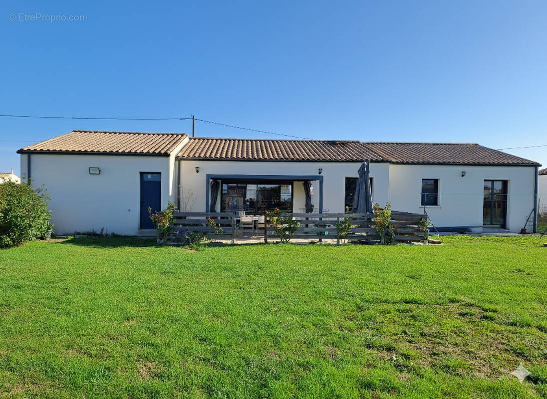 Maison à SAINT-SEVER-DE-SAINTONGE