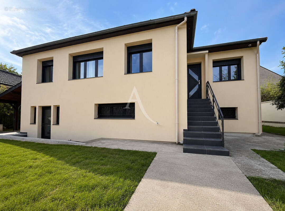 Maison 4 chambres  CENTRE-VILLE avec Jardin - photo 2