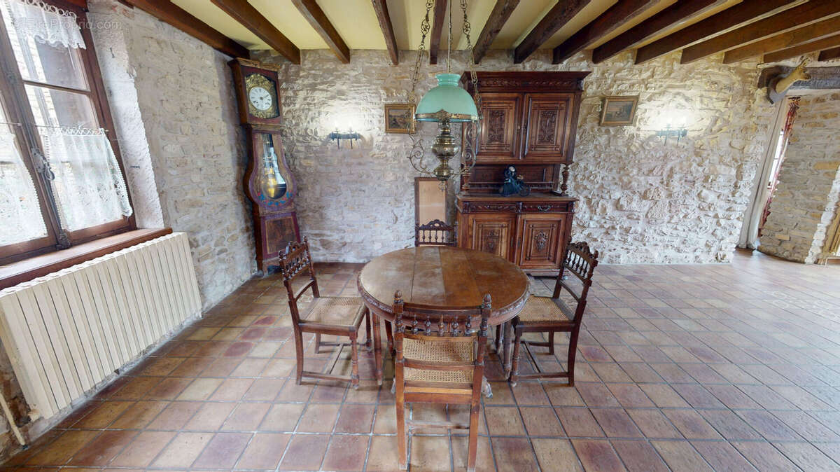 Maison à NEUVILLE-SUR-AIN