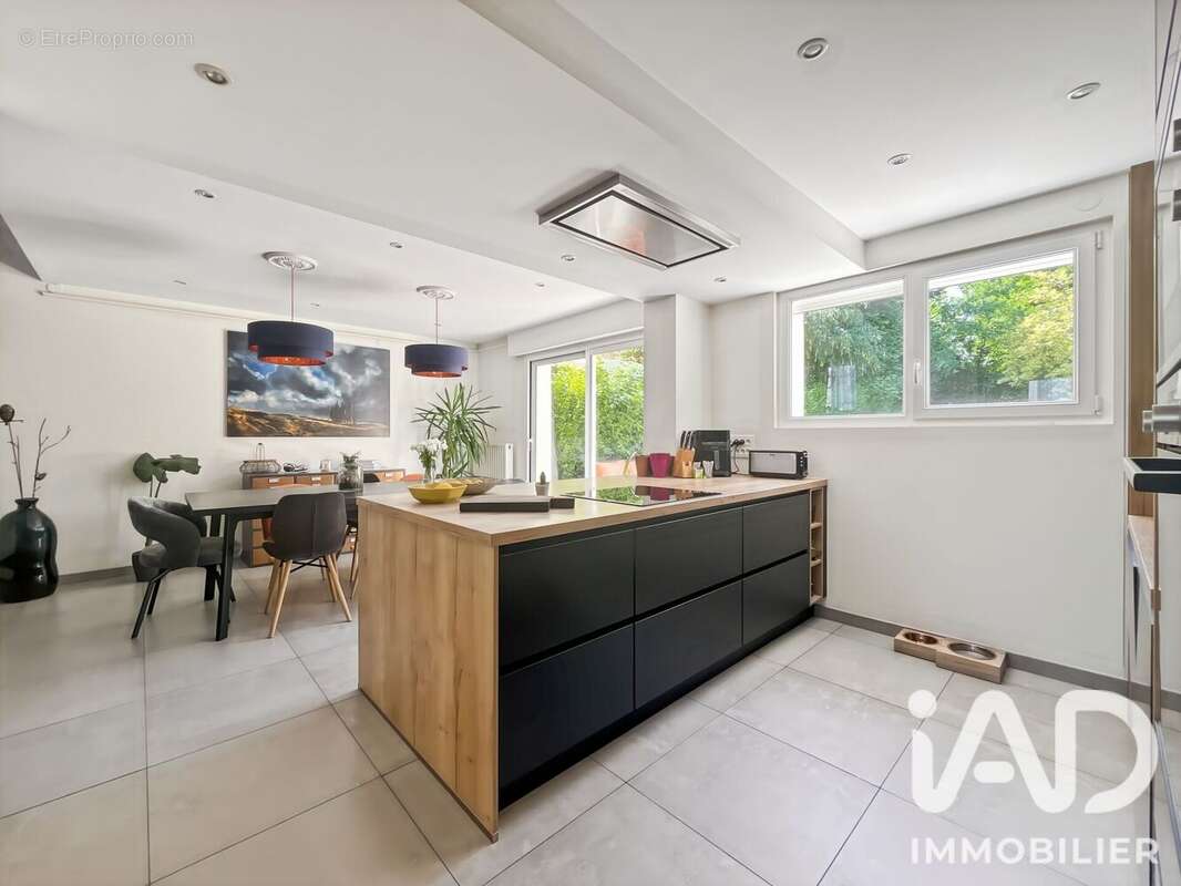 Maison 127 m² à Brie-Comte-Robert  - photo 2