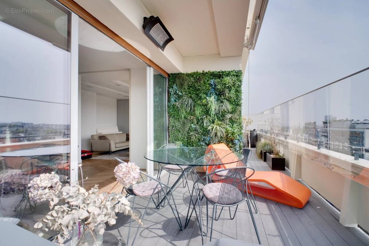 Appartement à PARIS-16E