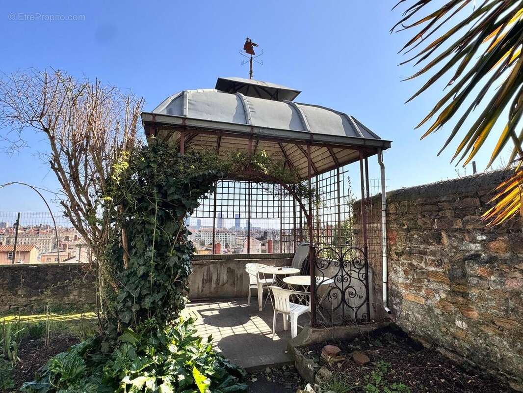   - Appartement à LYON-5E