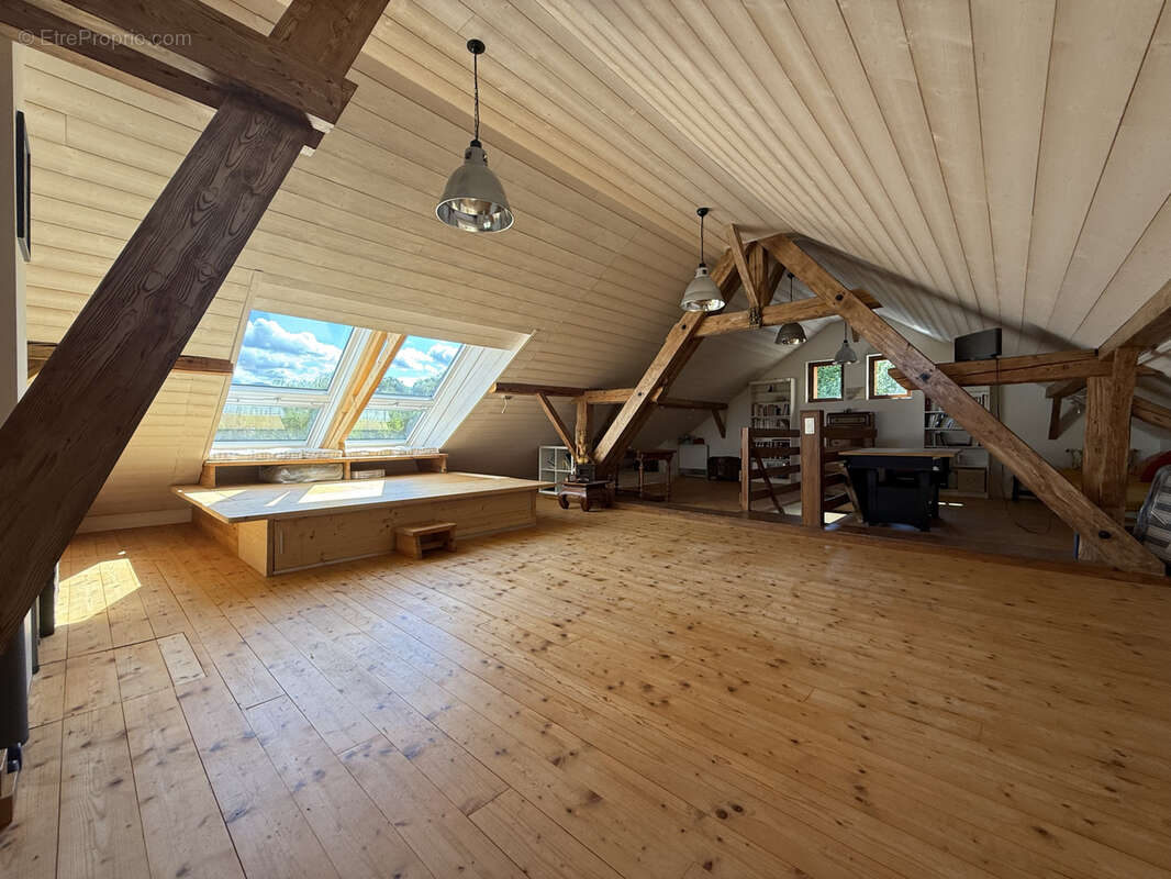 Maison à PERS-JUSSY