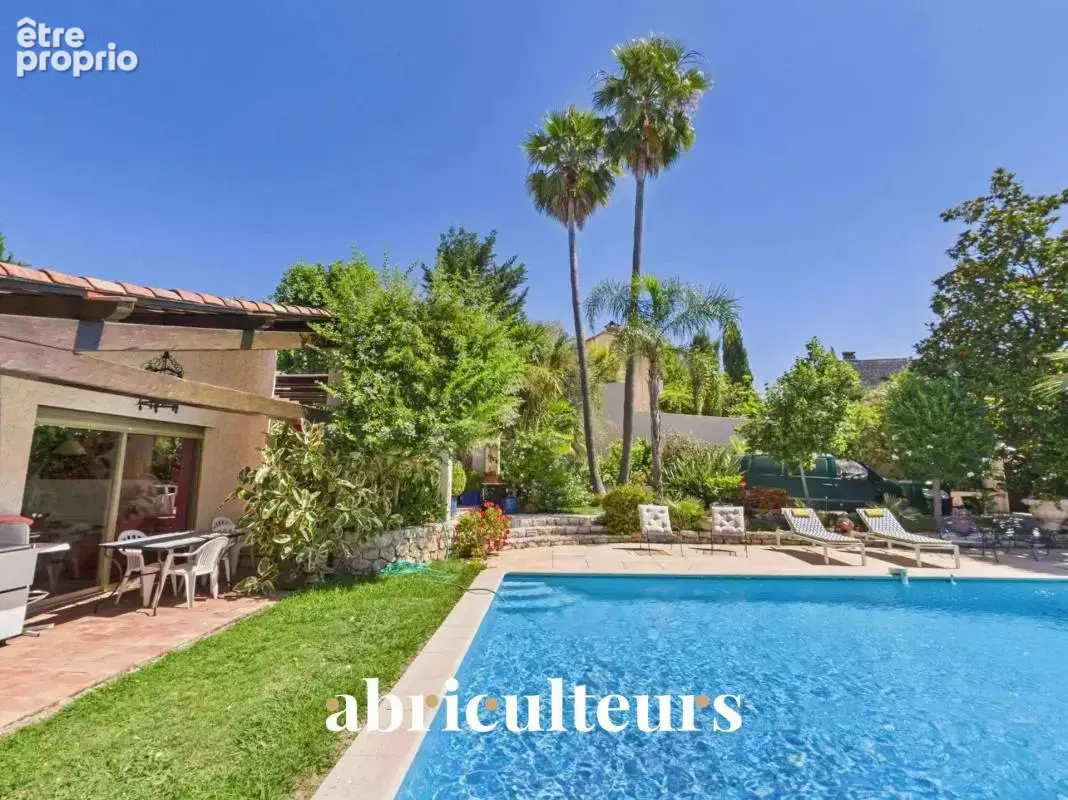 Maison familiale avec piscine et jardin avec  5 chambres en vente La Colle-sur-Loup (06480) - photo 2