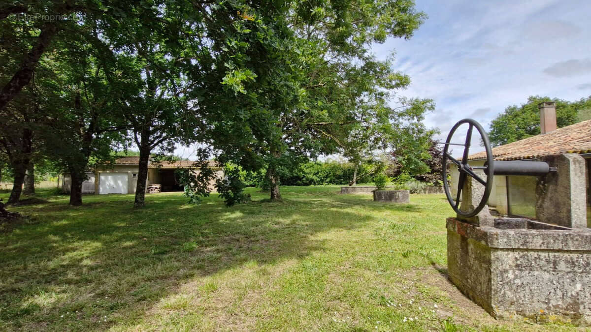 Maison à CHENAC-SAINT-SEURIN-D&#039;UZET