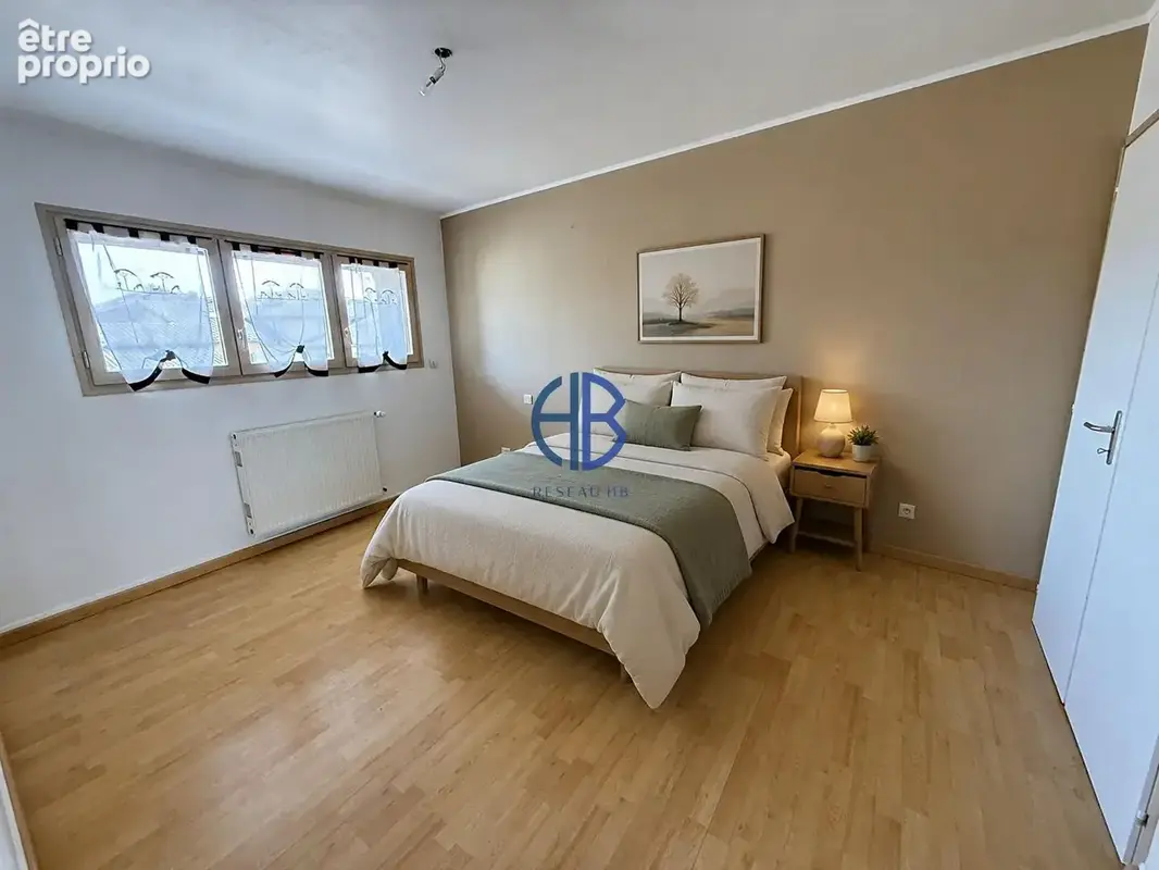 Rare à La Côte-Saint-André : Maison Familiale Spacieuse de 184 m² avec Double Garage - photo 6