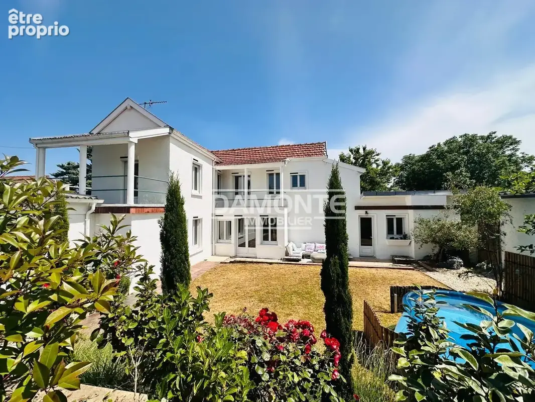 Maison à SAINT-JULIEN-LES-VILLAS