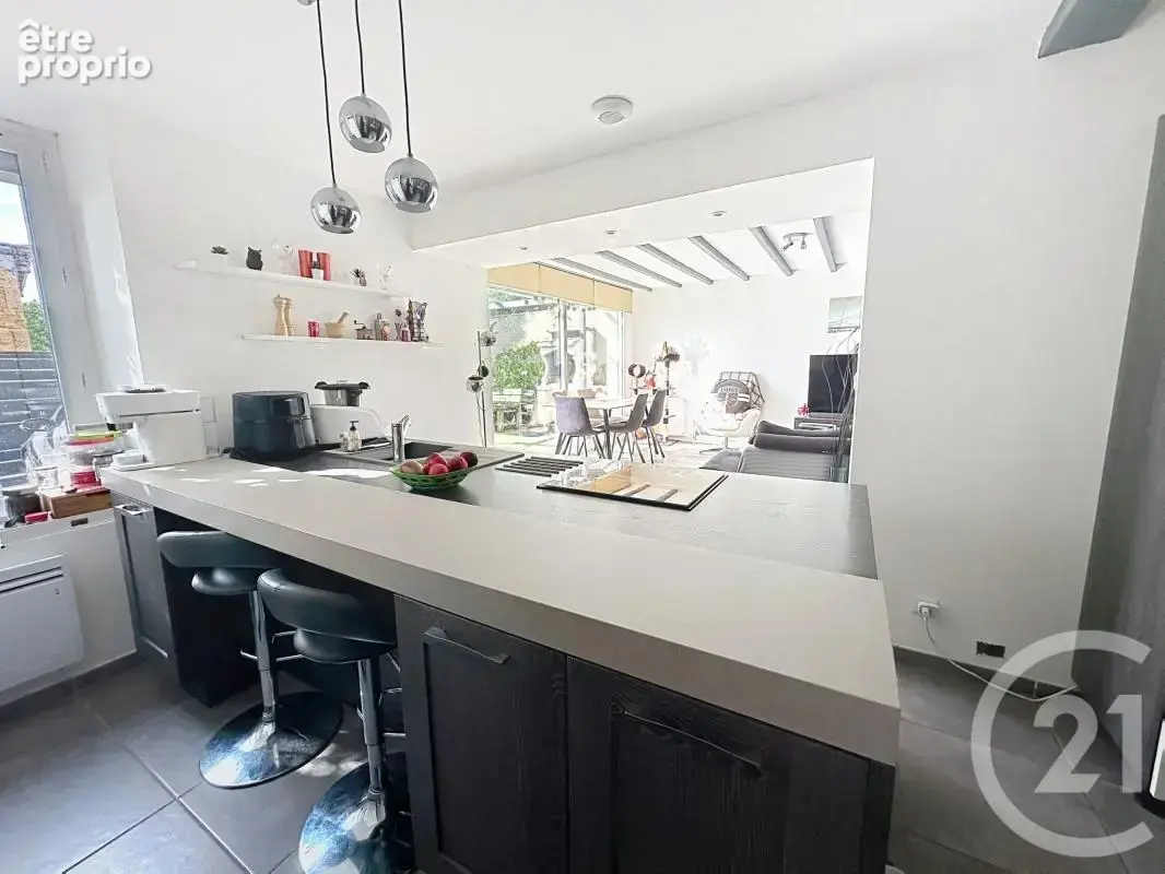 Appartement 84 m² à Bouge-Chambalud  - photo 1