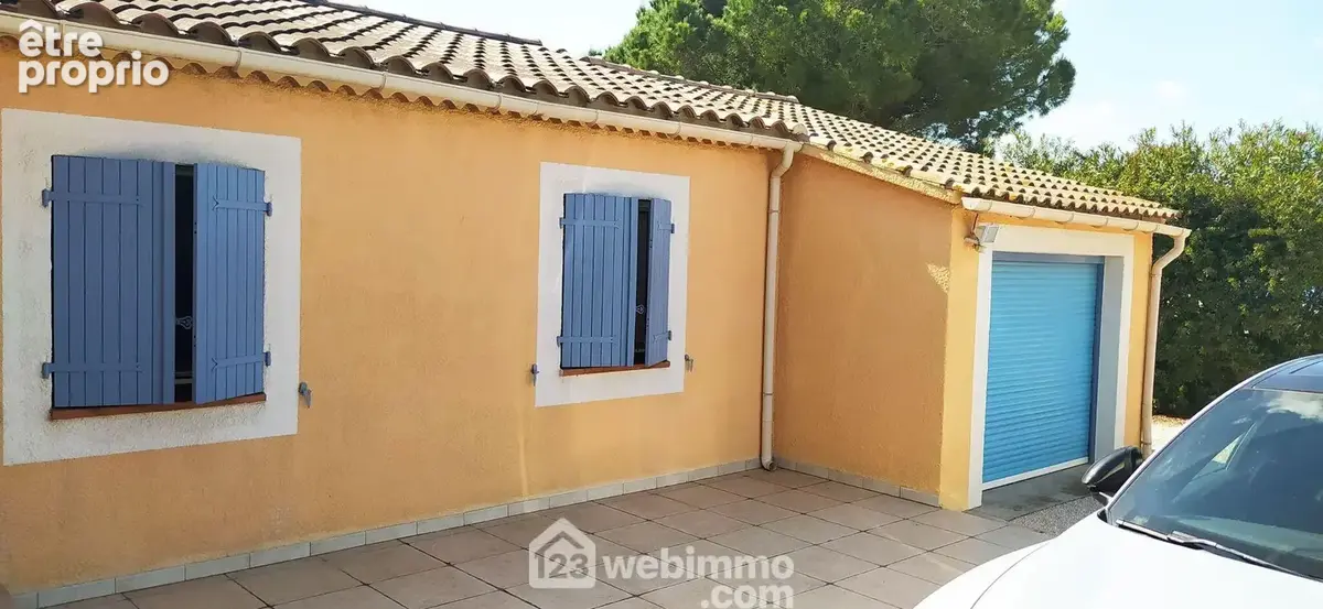 Le garage fermé de 15m².