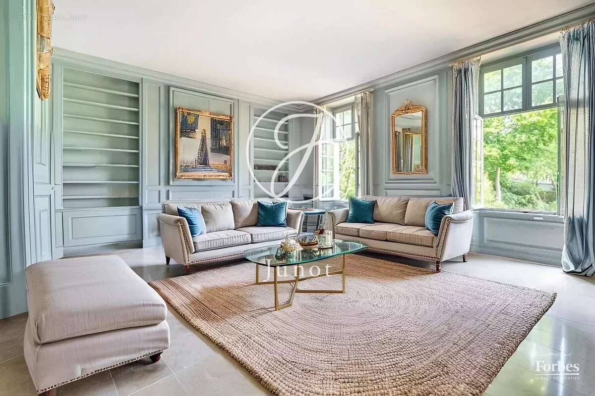 Maison à MARNES-LA-COQUETTE