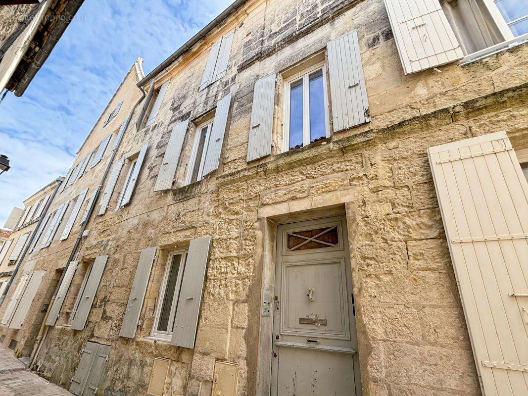 Appartement 80 m² à Saintes  - photo 17