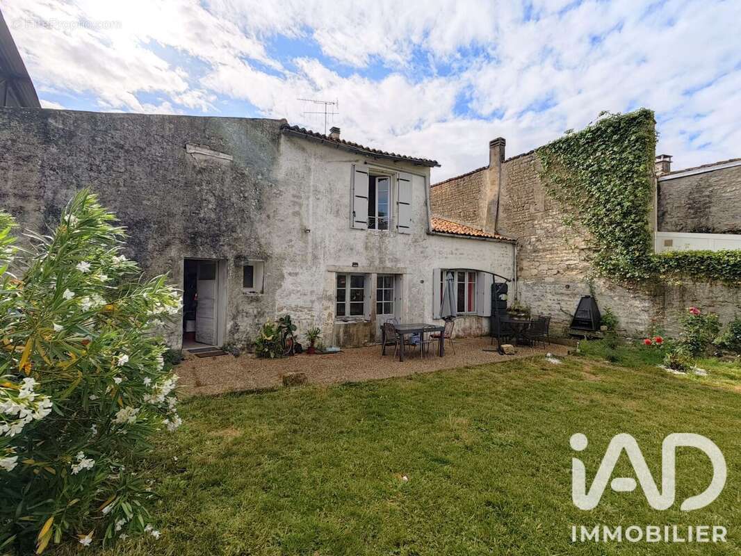 Maison 176 m² à Aulnay  - photo 2