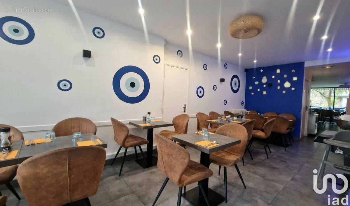 Photo 1 - Commerce à COURBEVOIE