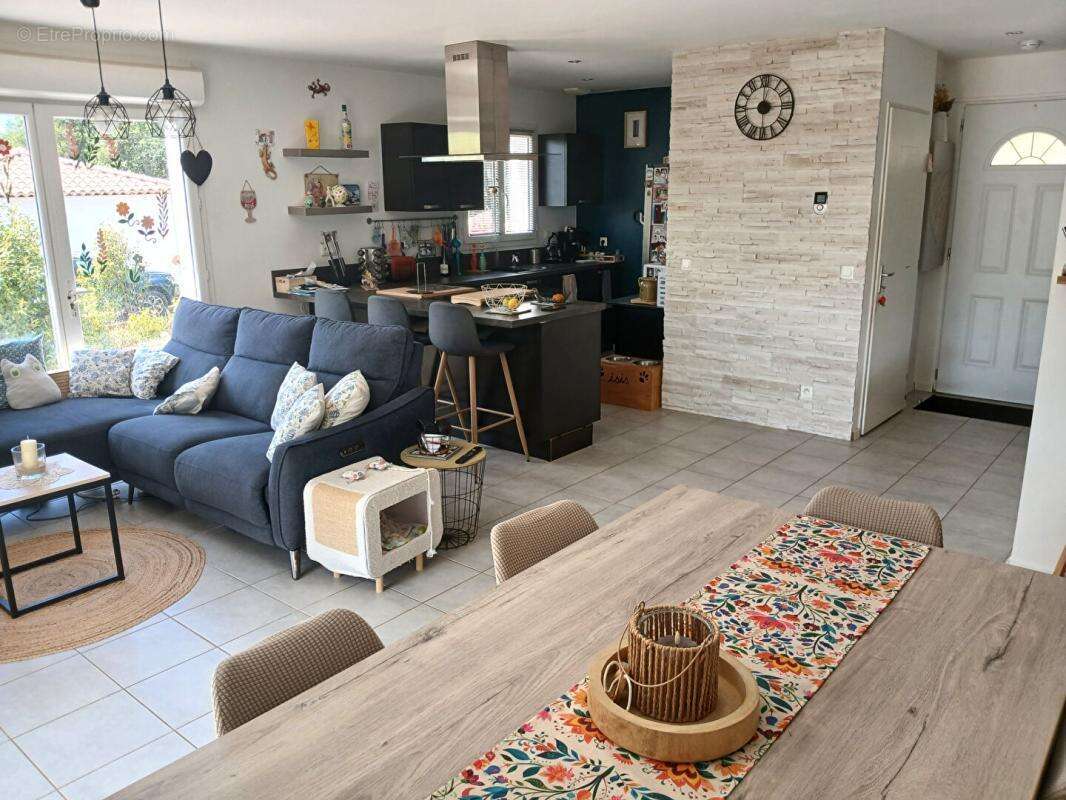 Maison T5 de 108 m2 sur 1705m² de terrain au calme - Camps La Source - photo 10