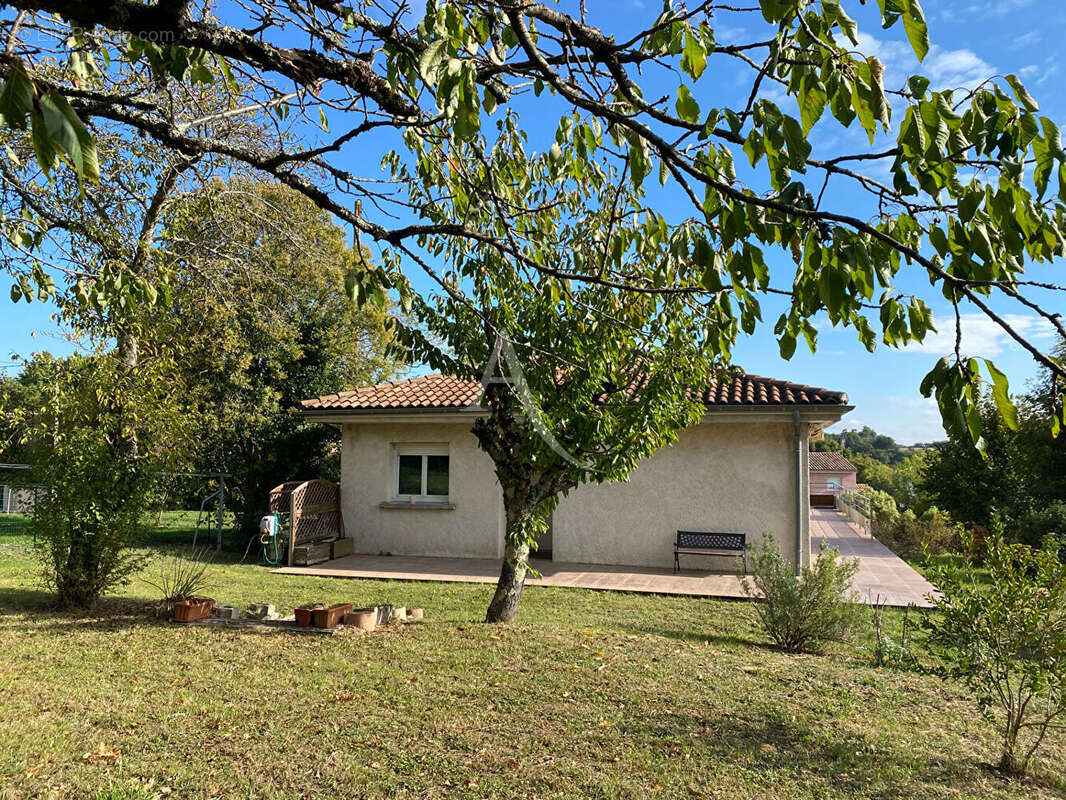 Maison à LAPEYROUSE-FOSSAT