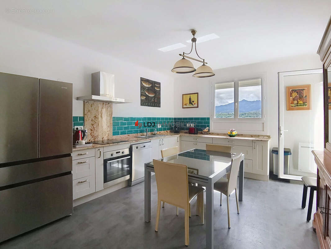 Maison 247 m² à Prades  - photo 6