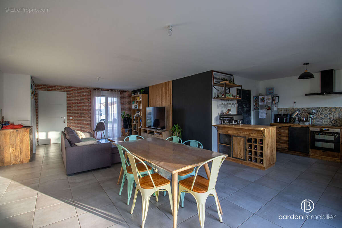 Maison à CHATEAUNEUF