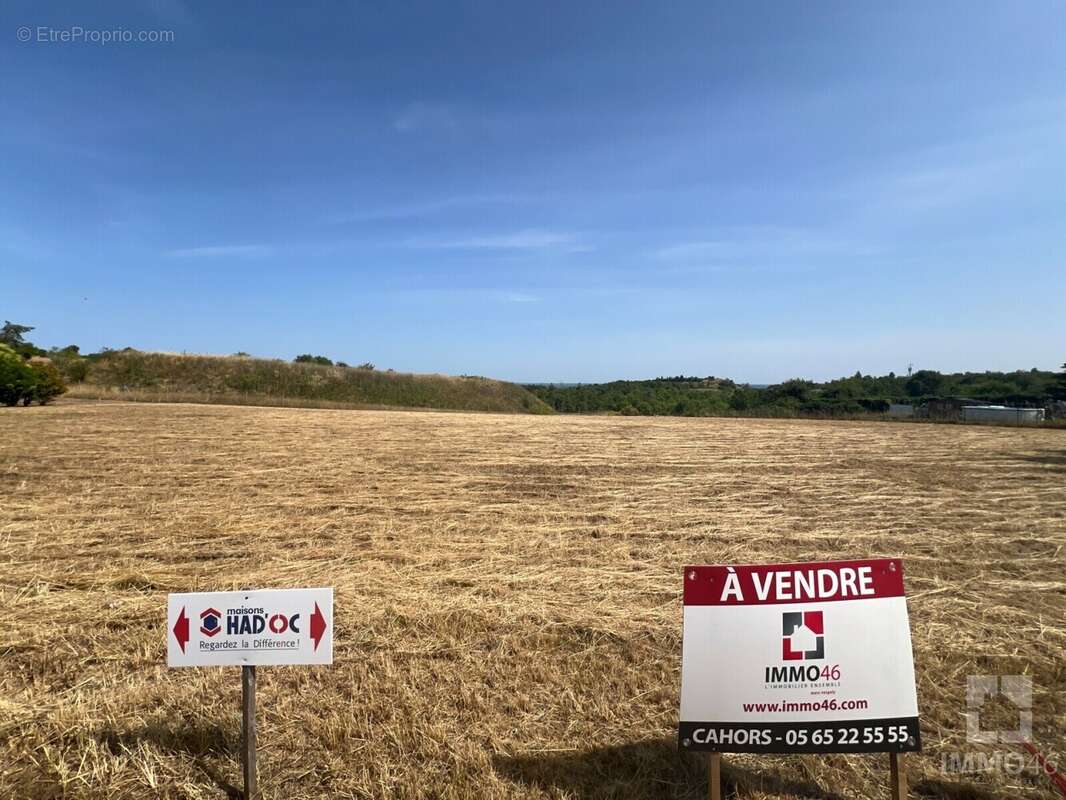 Terrain à LE MONTAT