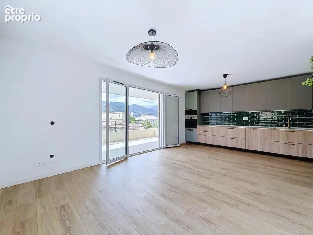 Appartement 4 pièces en dernier étage avec terrasse et double garage - photo 2